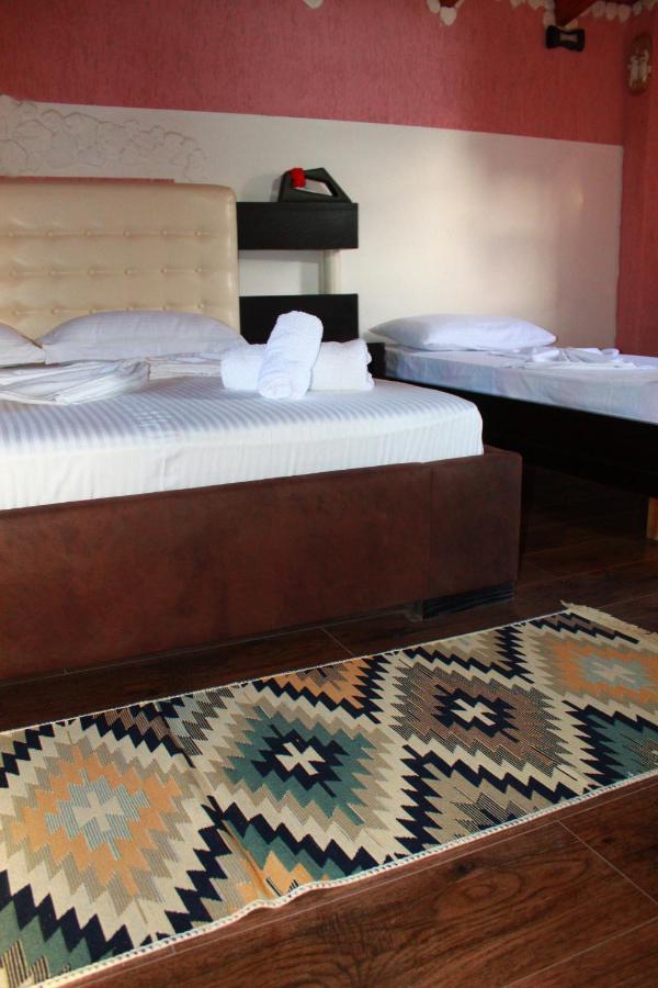 2 Kitarat Bb Bed and Breakfast Vlorë Eksteriør billede