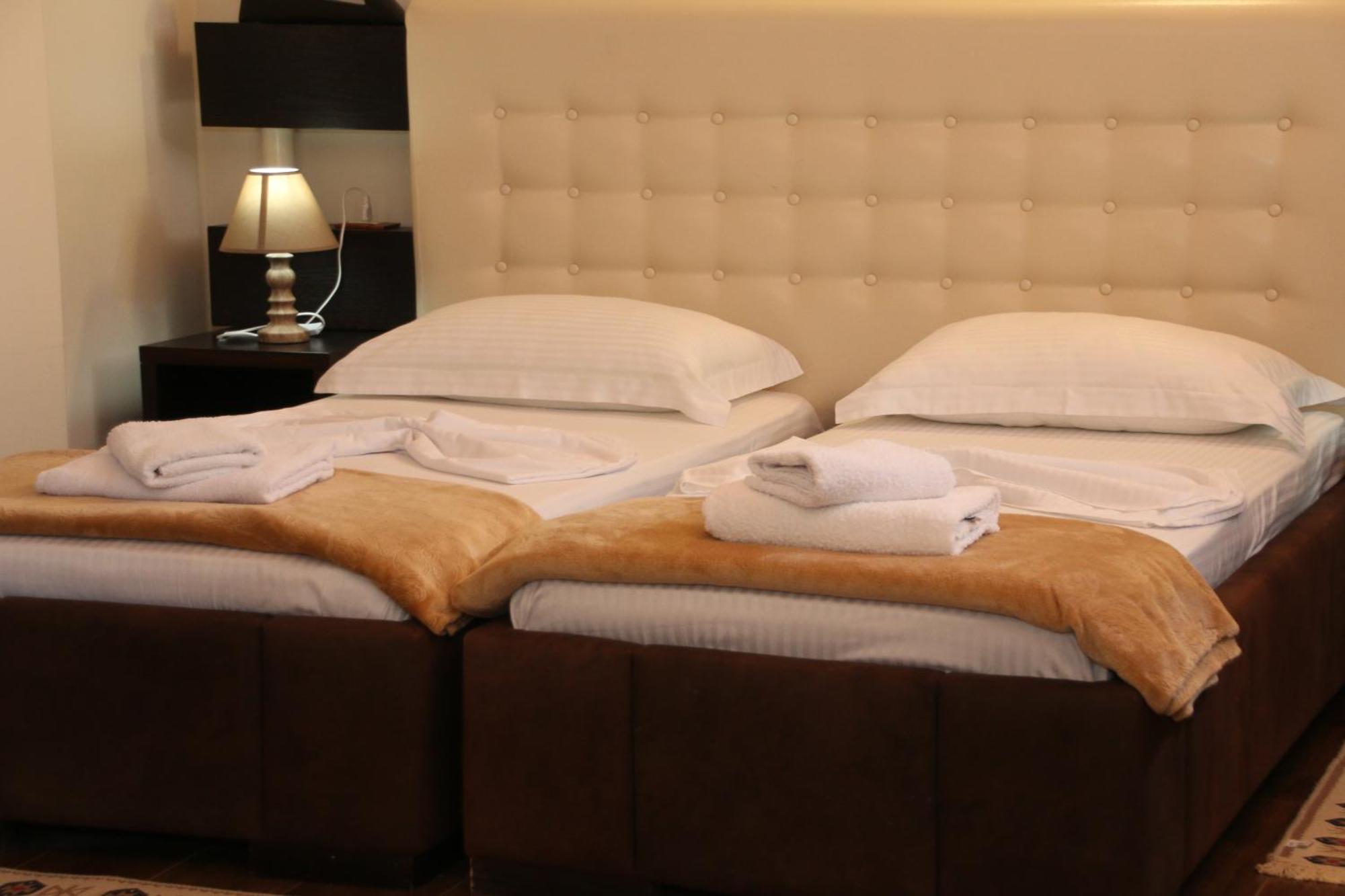 2 Kitarat Bb Bed and Breakfast Vlorë Eksteriør billede
